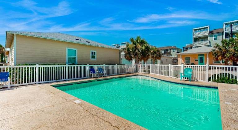 House with pool | Pets allowed — photo 5