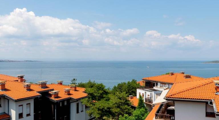 Holiday apartment with hot tub & pool in Sozopol