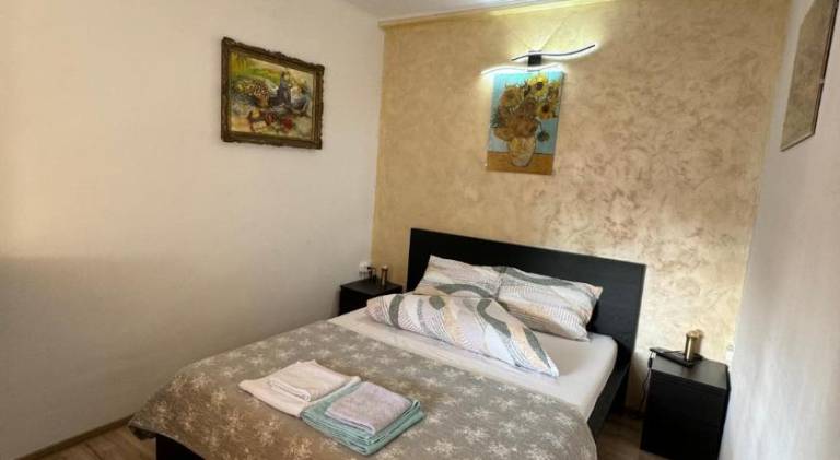 Apartment with 2 rooms for 6 persons in Bucharest