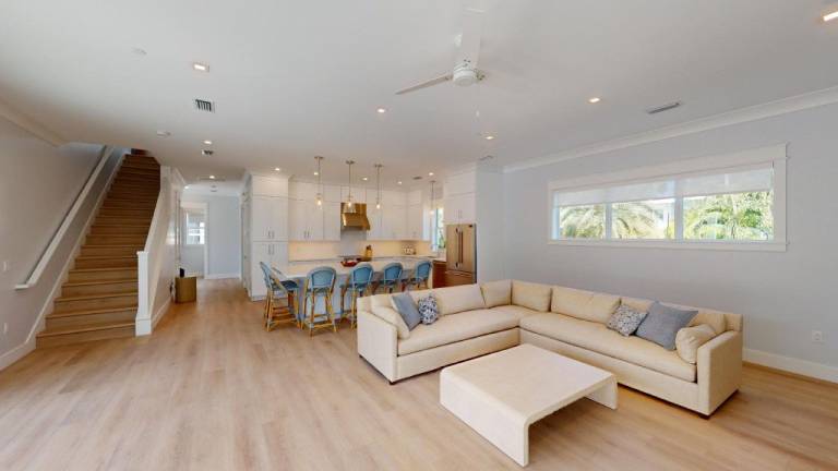 4-Bedroom Oceanfront Home in the Heart of Islamorada — photo 3