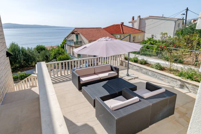 Luxury apt w shared pool, 3 balconies and terrace — photo 4