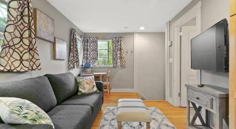 House | Pets allowed — photo 2