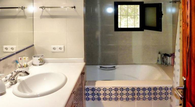 Villa with pool — photo 2