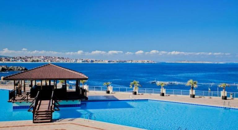 Apartment with private pool & garden in Sozopol