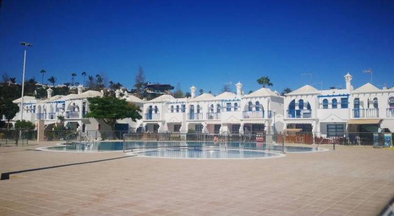 Holiday apartment with terrace & pool — photo 3