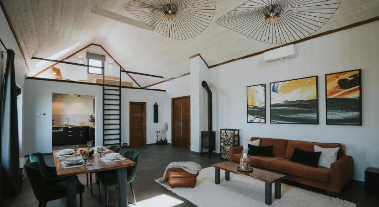 Big holiday apartment with yard, jacuzzi & patio | Suitable for remote work | Pets allowed — photo 3