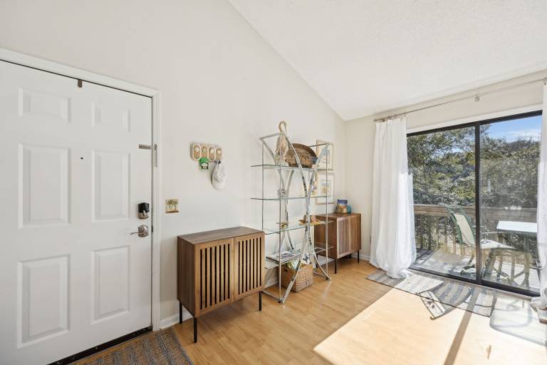 Fully equipped pleasant condo with pool & BBQ | Pets allowed — photo 2