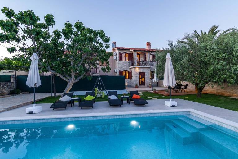 Fully equipped villa with barbeque, patio & yard | Pet-friendly — photo 2