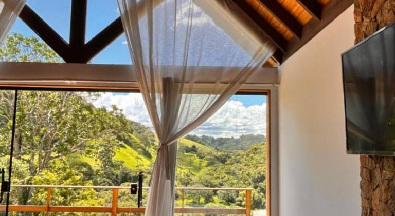 Lodge with garden, terrace & hot tub | Suitable for remote work — photo 3