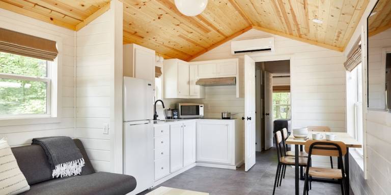 Lodge  Midpines
