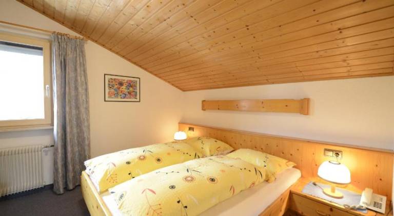 Beautiful serviced apartment with patio & yard | Pets are welcome — photo 5