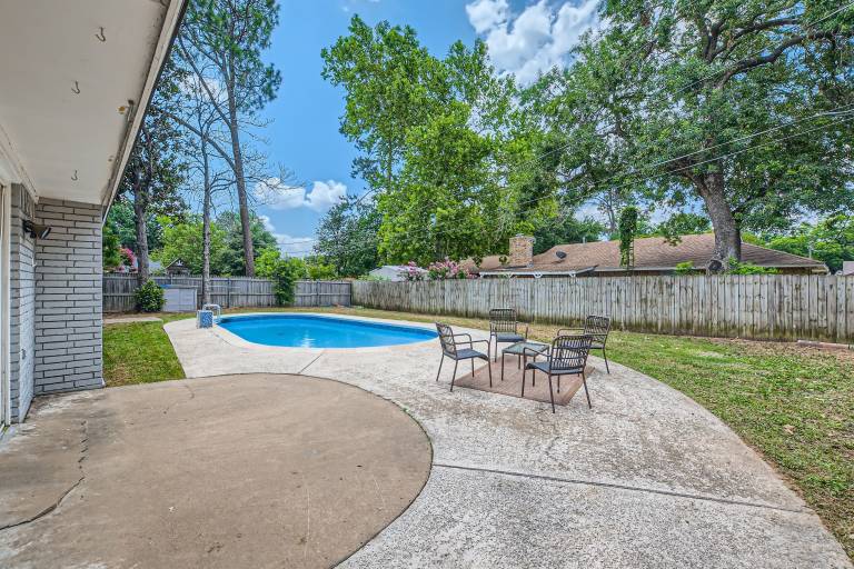 House  West Arlington