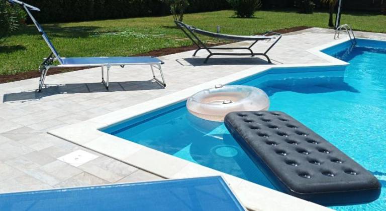 Apartment with pool — photo 5