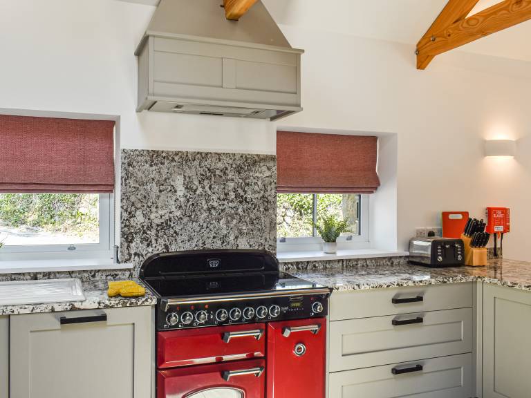 Cottage with barbeque & garden — photo 4