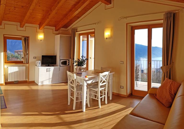 Rental apartment with yard & terrace — photo 2