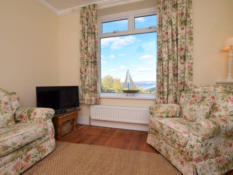 Cottage with garden | Water view — photo 2