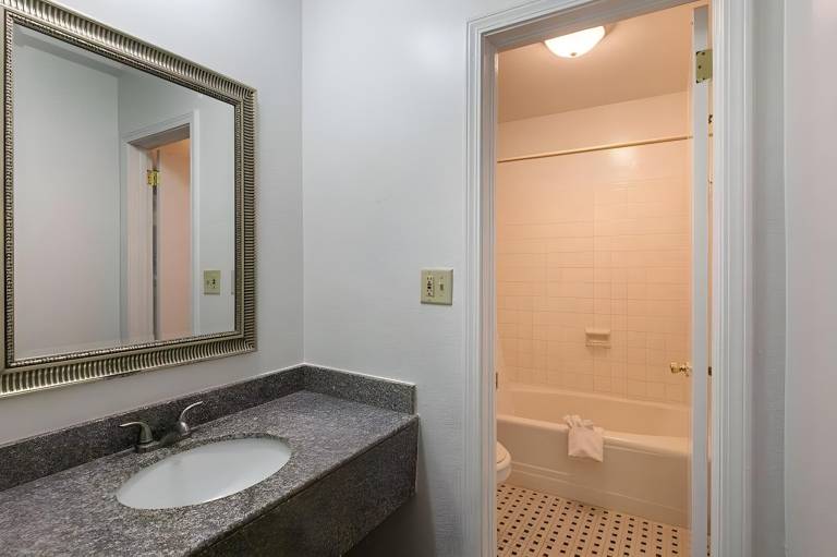 Rodeway Inn & Suites Enterprise — photo 3