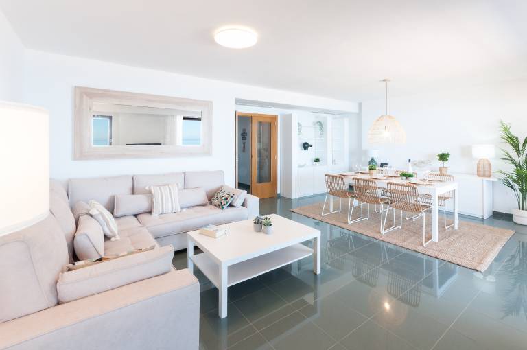 Fully equipped beautiful rental apartment with terrace, pool & yard | Beach nearby | Pet-friendly — photo 3