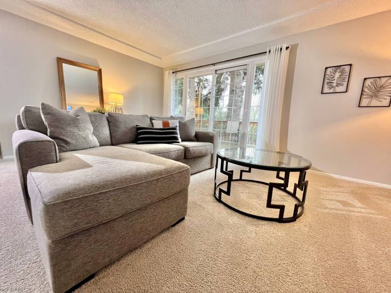 Rental apartment with yard — photo 2