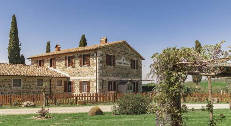 Charming holiday apartment with patio, yard & pool | Pet-friendly in Sarteano