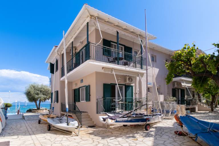 Child-friendly studio with grill, terrace & yard | Sea view | Pets are welcome — photo 2