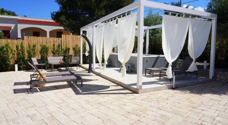 Villa with barbecue, garden & jacuzzi in Fasano