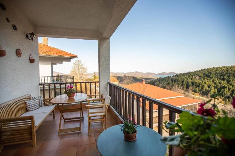 Children-friendly wonderful house with garden & fast internet | Mountain view | Pet-friendly in Lake Plastiras