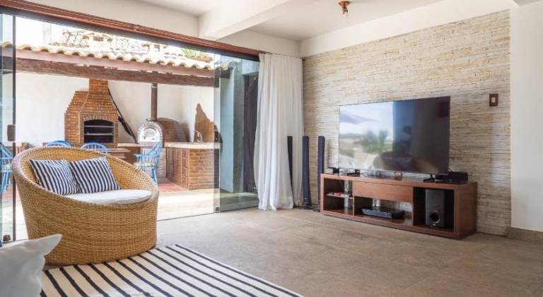 Villa with pool & jacuzzi — photo 2
