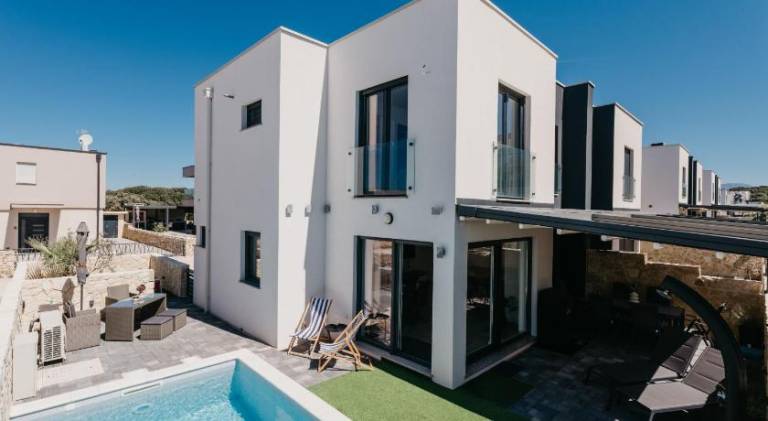 Villa RD Mandre - Private Paradise with Pool & beautiful Garden - minimum 4-night stay in Novalja