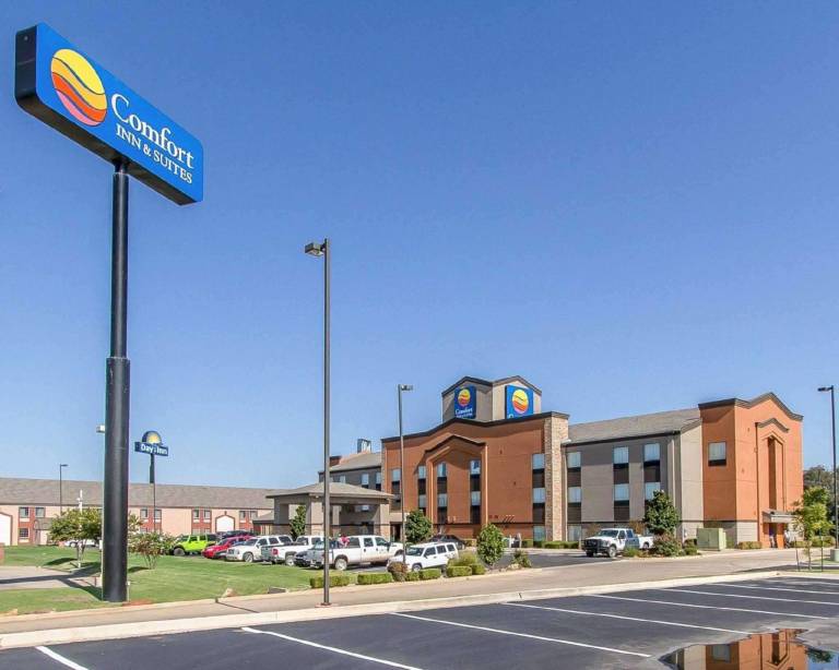 Comfort Inn & Suites Pauls Valley - City Lake in Pauls Valley, OK