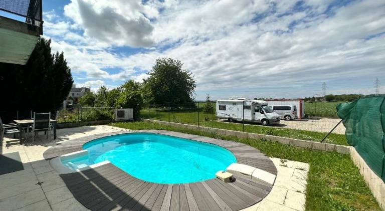 House with pool & jacuzzi in Ostwald