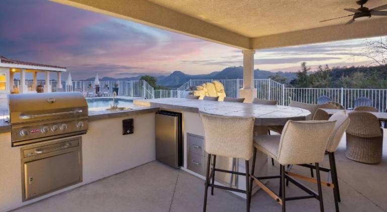 Lovely vacation home with jacuzzi & pool | Pets allowed — photo 5