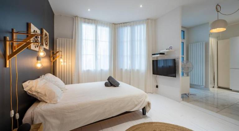 Holiday apartment with yard & jacuzzi — photo 5