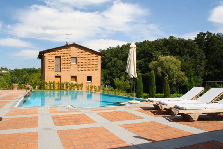 Villa with yard, barbeque & terrace in Montecarlo