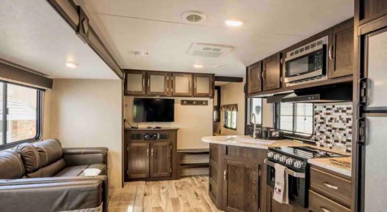 Parked RV Travel Trailer Getaway Wi-Fi with Hookups — photo 4