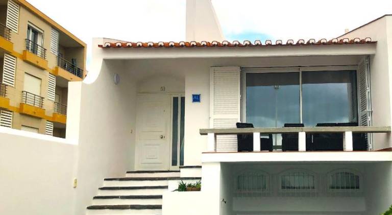 Vacation home with garden, terrace & barbeque in Leiria
