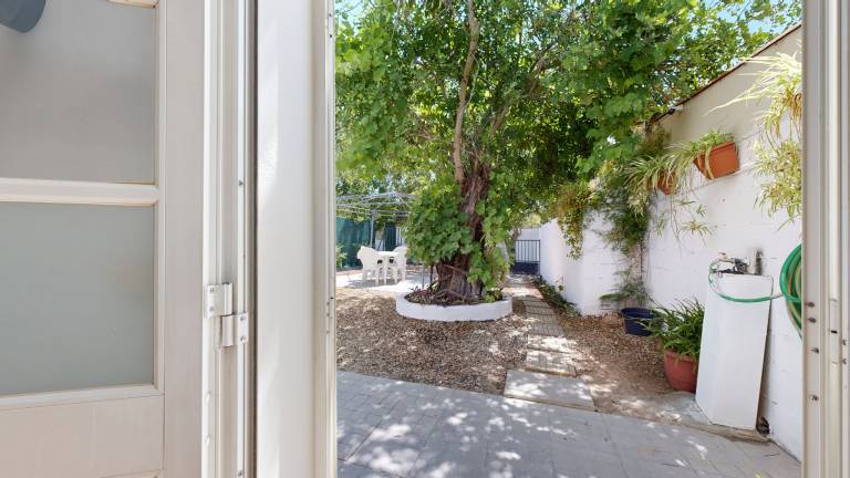 Farm with barbeque, yard & pool | Pet-friendly — photo 4