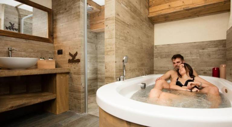 Chalet with hot tub | Pet-friendly — photo 5