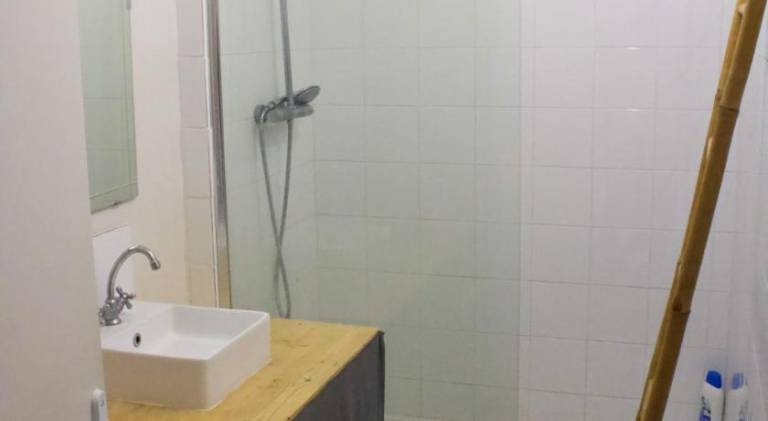 Charming serviced apartment with patio | Pet-friendly — photo 3
