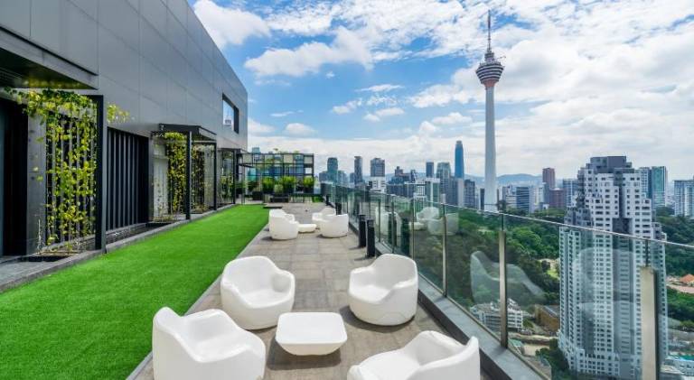Holiday apartment with garden, sauna & pool | Near Kuala Lumpur Tower | Pet-friendly — photo 3