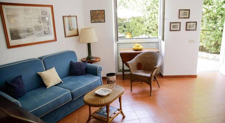 Rental apartment with 2 rooms for 7 persons in Anacapri