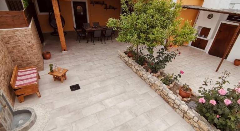 Holiday apartment with patio & yard | Pets are welcome — photo 3