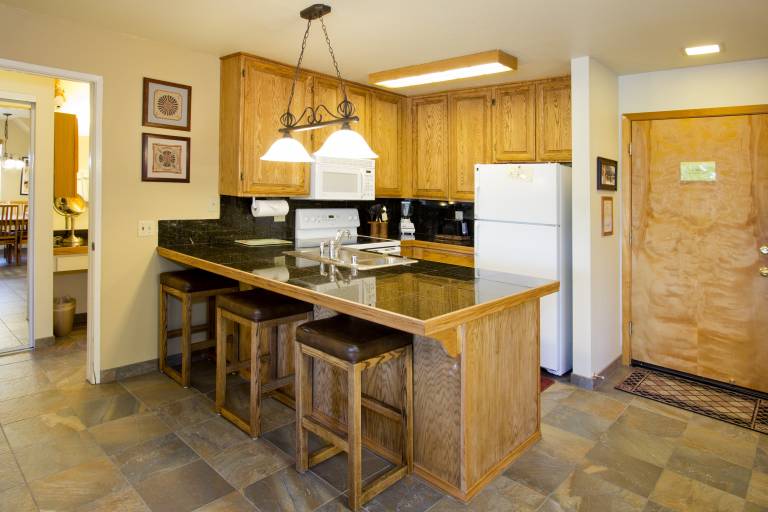 Condo with jacuzzi, sauna & BBQ | Close to the ski | Pet-friendly — photo 4