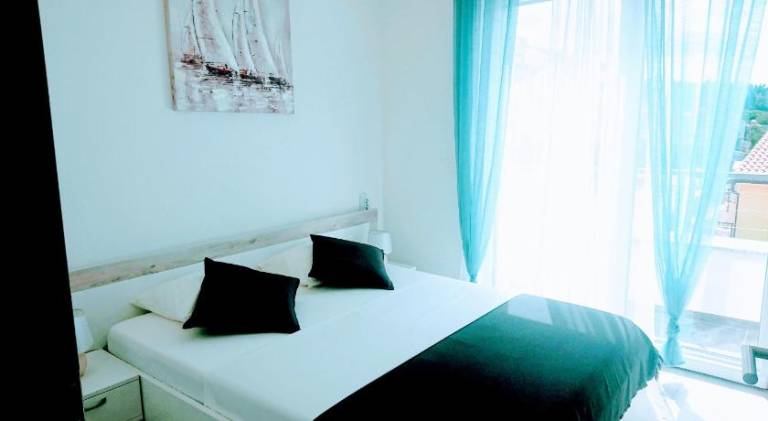 Holiday apartment with garden, BBQ & private pool | Pets allowed — photo 2
