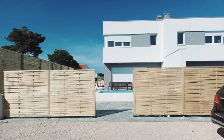 GUEST HOUSE WITH SWIMMING POOL — photo 2