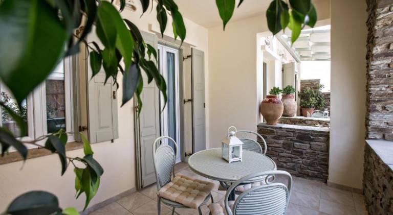Rental apartment with yard & patio | Pet-friendly — photo 3