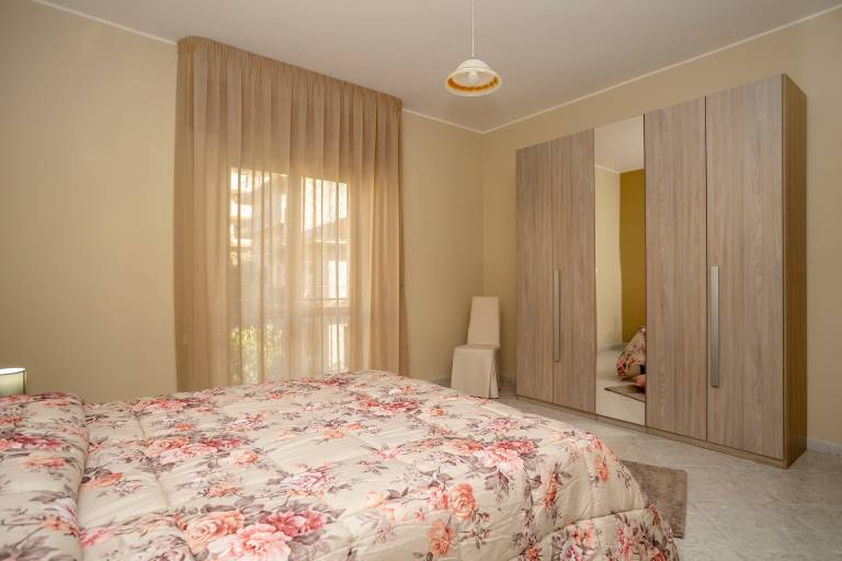 Fully equipped spacious holiday apartment with fast internet | City view | Pet-friendly — photo 4