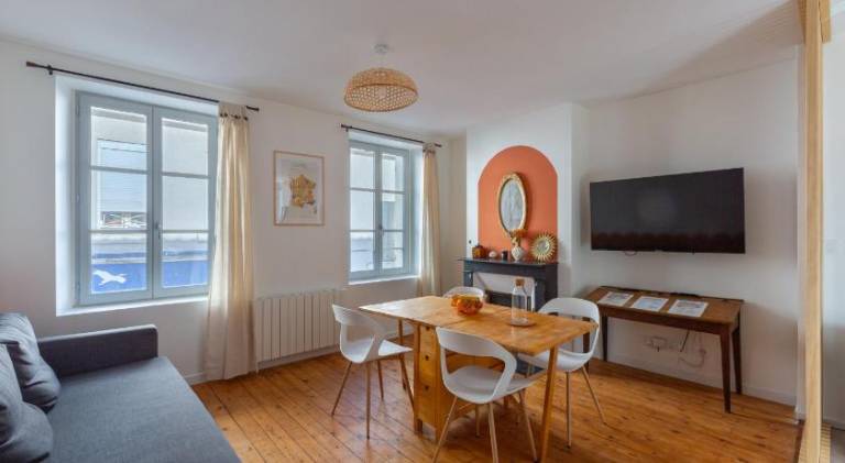 Rental apartment with 2 rooms for 4 persons — photo 2