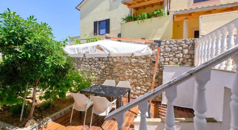 Rental apartment with terrace, grill & garden — photo 5