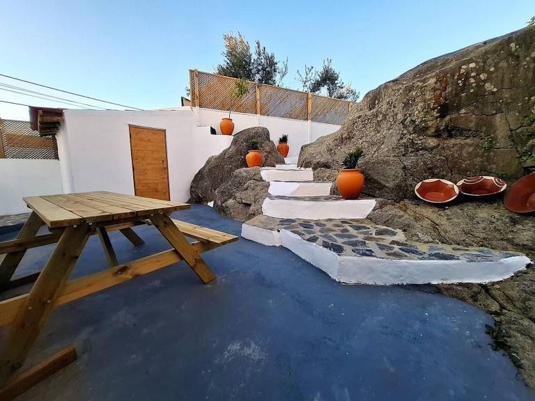 Beautiful rental apartment with jacuzzi, garden & terrace | Garden view | Pets are welcome — photo 3